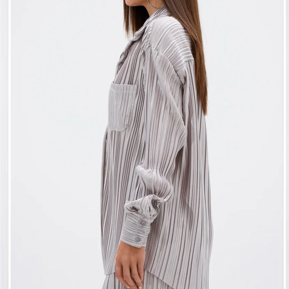 AKIRA Metallic Gray Button Down Shirt - Picture 3 of 7